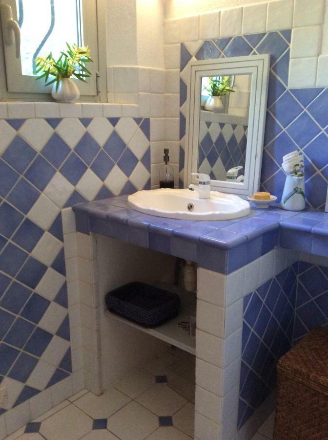 Le Mas Amore Bed & Breakfast Gassin Bagian luar foto