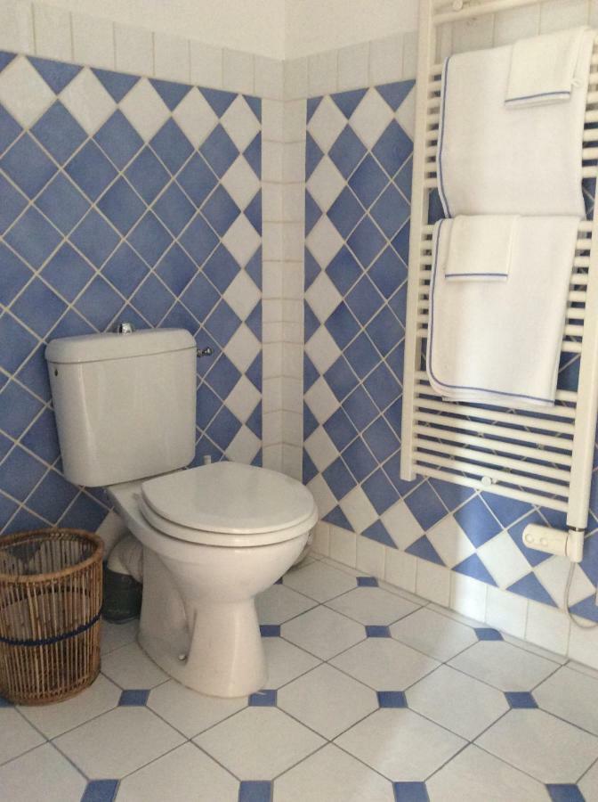 Le Mas Amore Bed & Breakfast Gassin Bagian luar foto