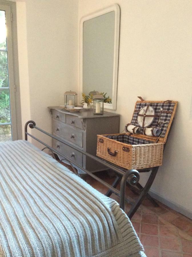 Le Mas Amore Bed & Breakfast Gassin Bagian luar foto