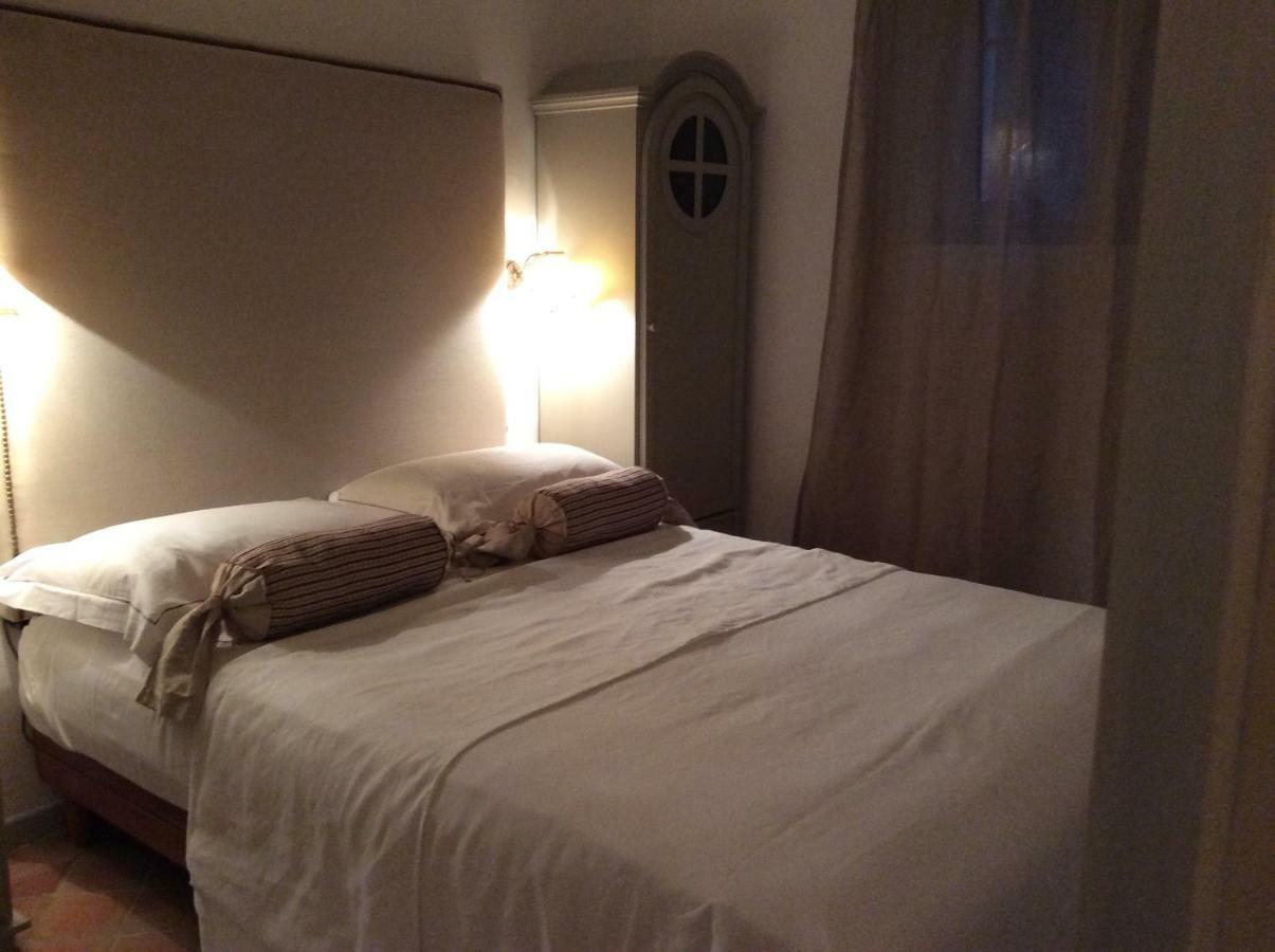 Le Mas Amore Bed & Breakfast Gassin Bagian luar foto
